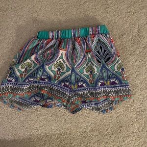patterned short shorts